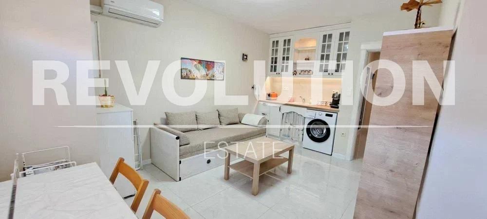 Tристаен апартамент в района на Център!