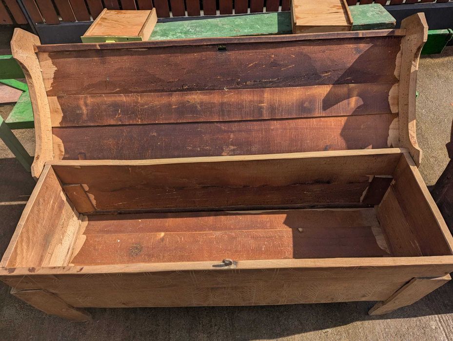 Ladă de zestre veche - ideală pentru colecționari sau decor