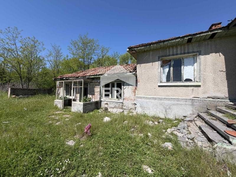 САМО В ЕРА Имоти Хасково! Къща с голям парцел в с. Върбица, обл. Хаско
