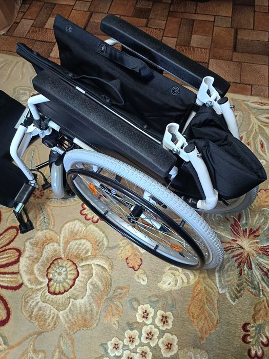 Продам инвалидное кресло для прогулок новое