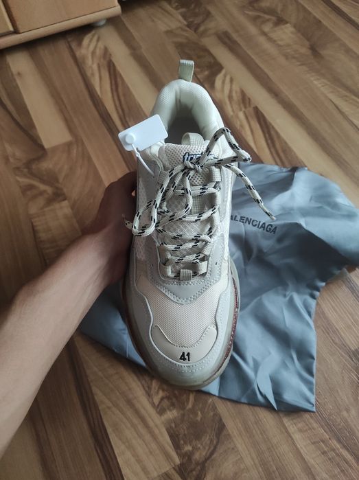 Balenciaga triple s capucino