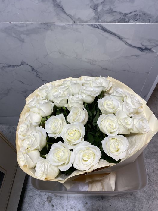 Цветы белые розы 31 штук