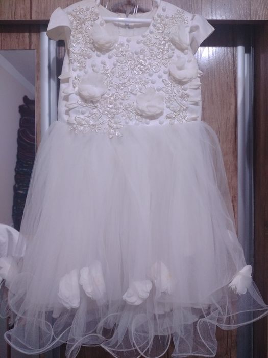 Продается детский вечерние платья состояние отличное новый 3-7 лет