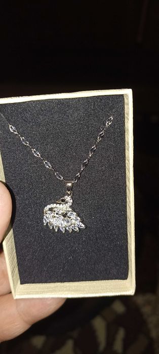 Красиво колие с лебед с цирконии