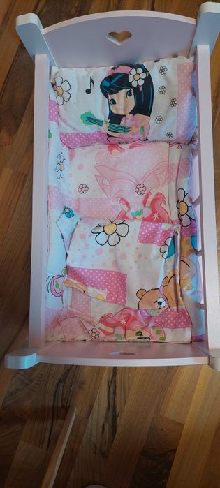 Два броя люлеещи кошари за кукли