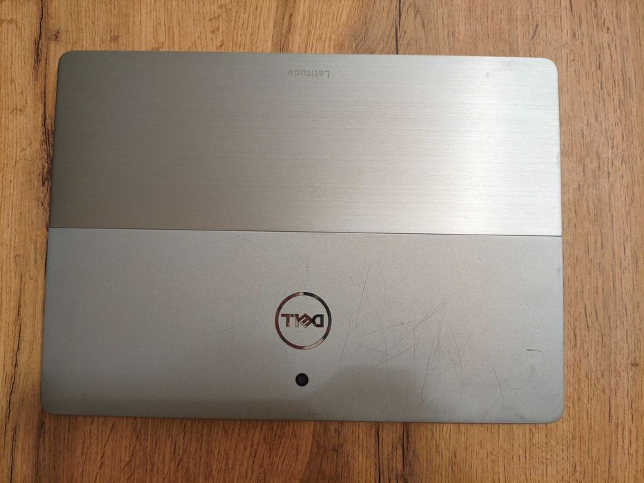 Dell Latitude 7200 2-in-1 таблет с Windows с клавиатура - i5-8265U, 8GB RAM, 256GB NVMe