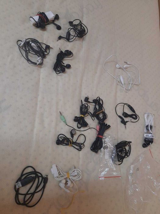 Чисто нови слушалки SAMSUNG, NOKIA, LG и други