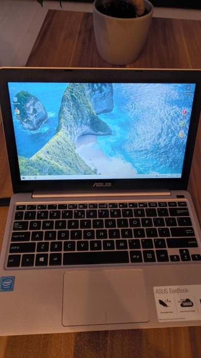 Vand Asus EeeBook X205TA