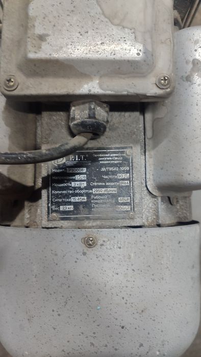 Компрессор 0.25л ресивер 100 л.