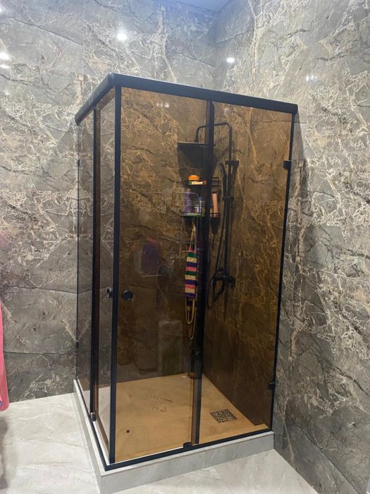 Стеклянные душевые кабины