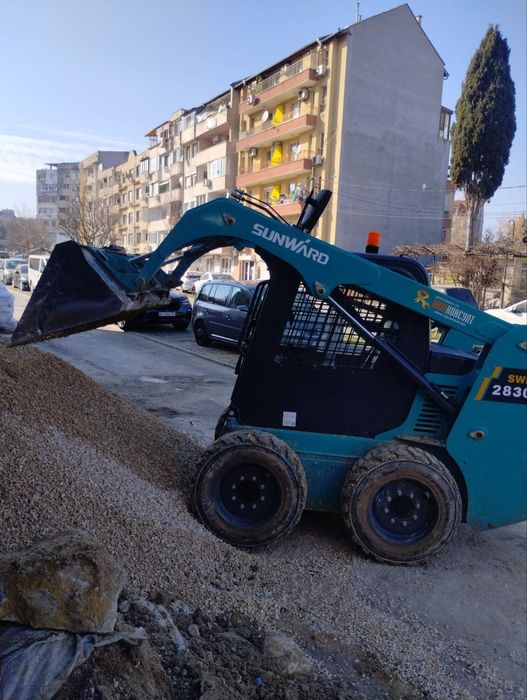 Услуги с мини багер, мини челен товарач и тристранен самосвал с кран