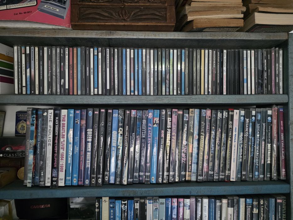Colecție 103 DVD uri și 102  CD uri muzică diversă