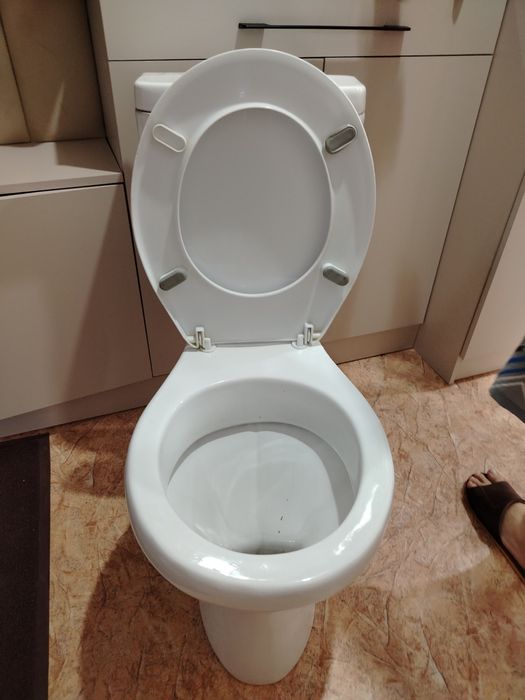 Продам унитаз в хорошем состоянии.