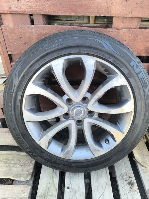 Продам срочно б/у шины с дисками