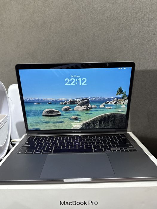 Macbook pro m1 holati ideal sostayana srochni sotiladi