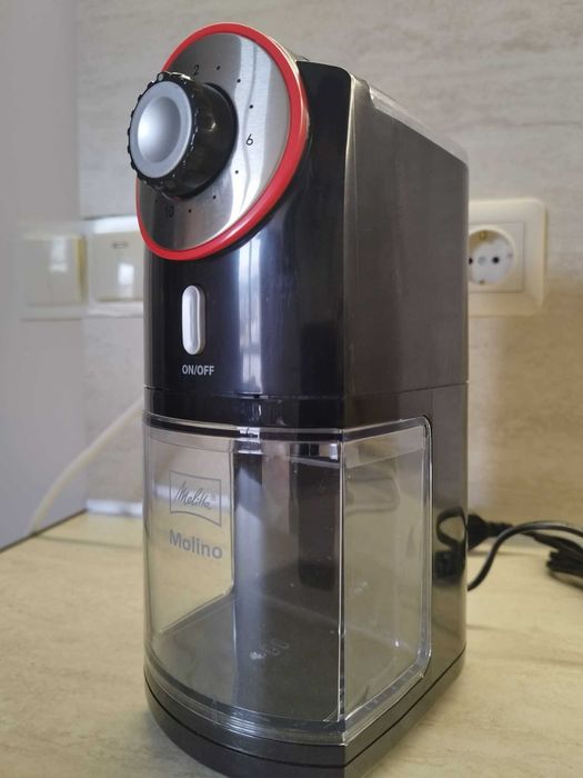 Електрическа кафемелачка Molino, черна/червена