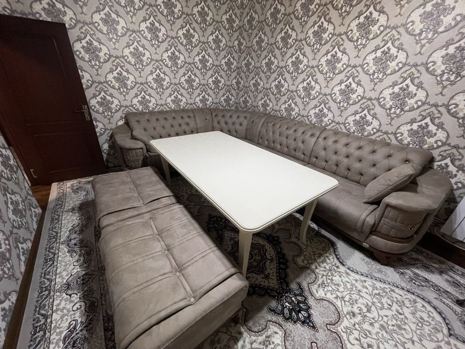 Мехмонхона учун диван столи билан