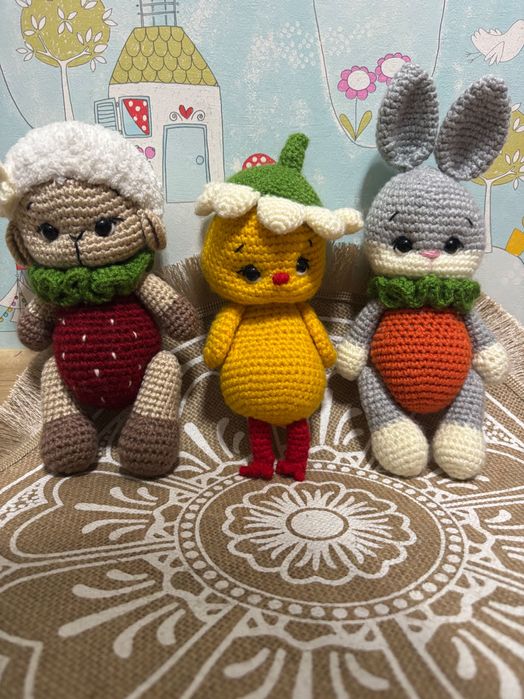 Вязаные зайка, овечка и цыпленок ручной работы