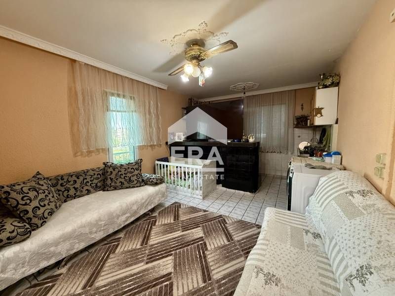 Продава се Тристаен апартамент в Русе, Родина 3 - 100 кв.м за 1440 €/кв.м - Снимка #6