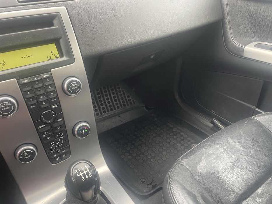 Doar schimb cu audi a 4 b8 sau b7 ofer diferenta