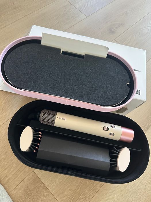 Dyson Airwrap cu toate accesoriile si cutie