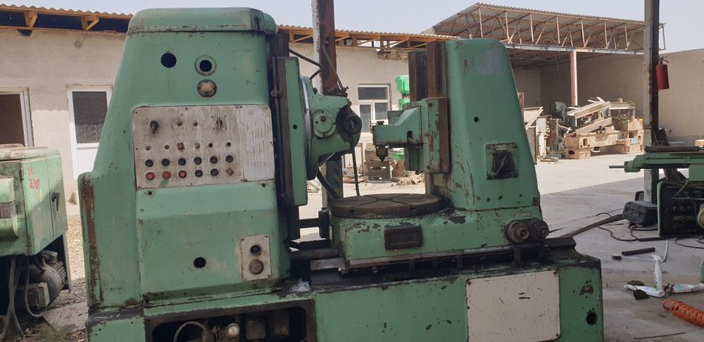 Токарный станок сотилади