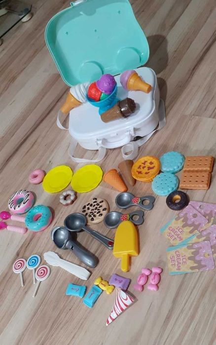Set de joaca copii/ghiozdanel cu dulciuri(multe accesorii)