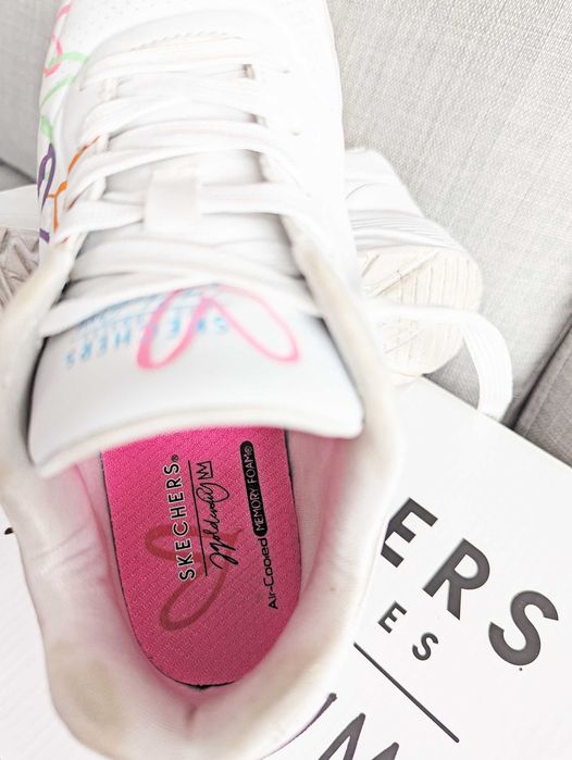 Skechers Spread The Love