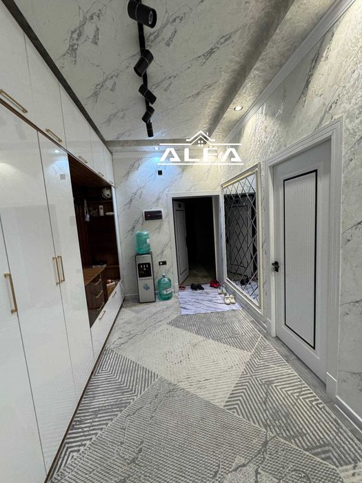 kvartira uy xonadon sotiladi 3 xonali qilingan 80m² 5-qavat.