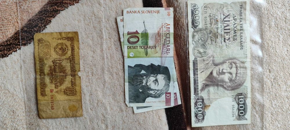 Vând bancnote și monede vechi