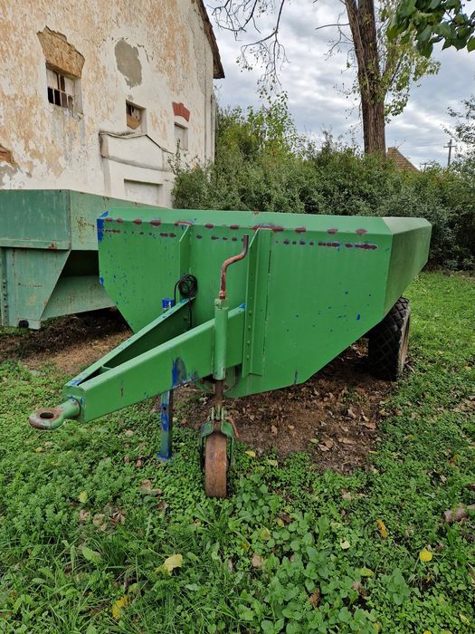 Remorcă recoltare struguri cu șnec pompă 4.000 kg