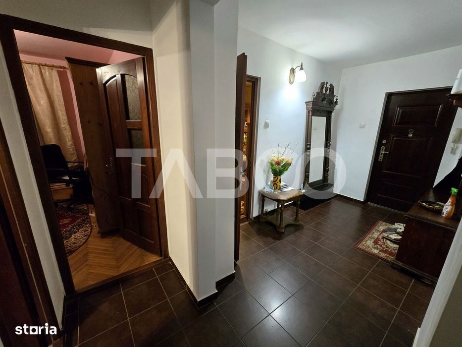 Apartament 3 camere decomandat 72 mpu 2 bai pivnita Vasile Aaron Sibiu