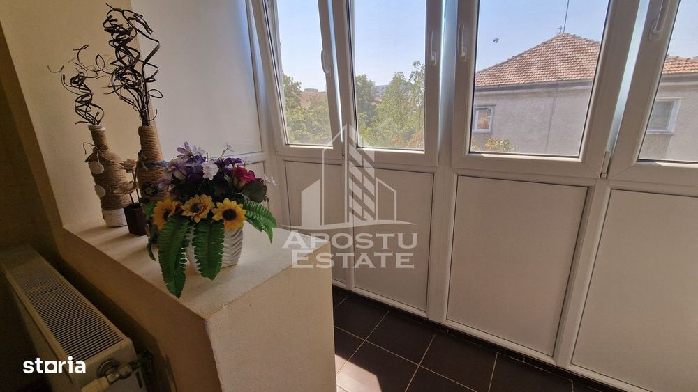 Apartament de vanzare cu 3 camere, centrala proprie, zona Dacia