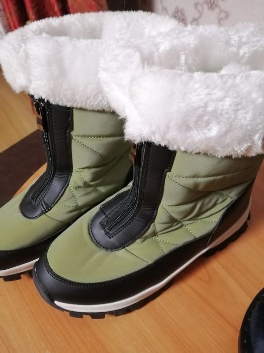Продам женские сапоги