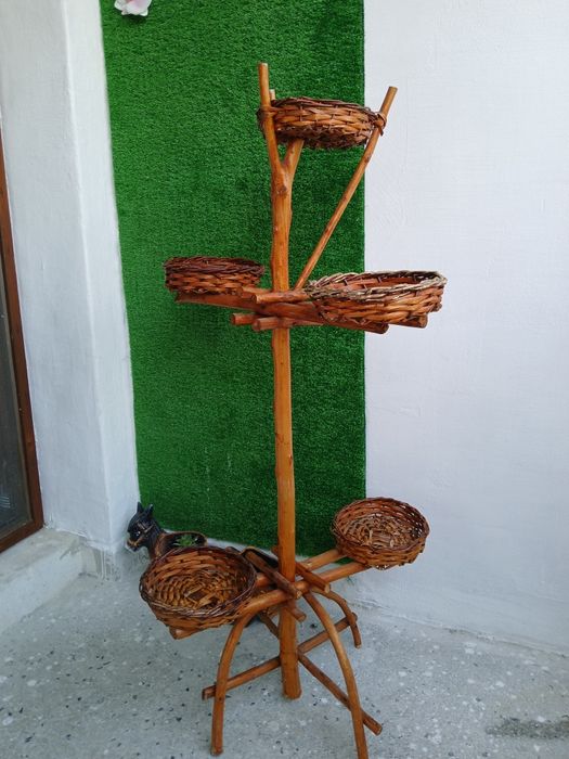 Дървен цветарник