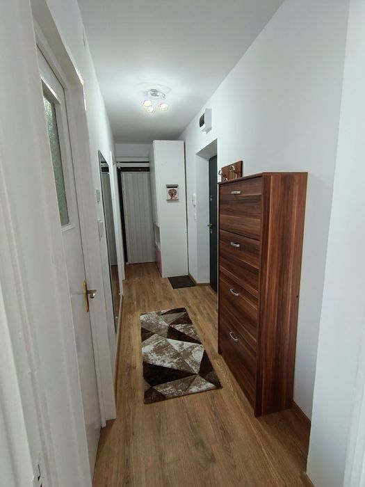 Închiriez apartament