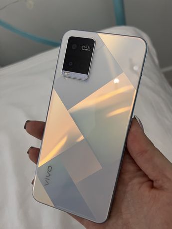 Продам телефон vivo Y21