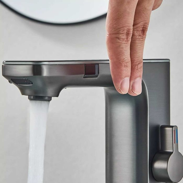 Модерен сензорен LED смесител за баня с дисплей W89