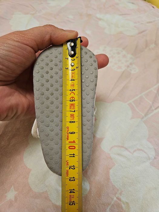 Бебешки бели пантофи