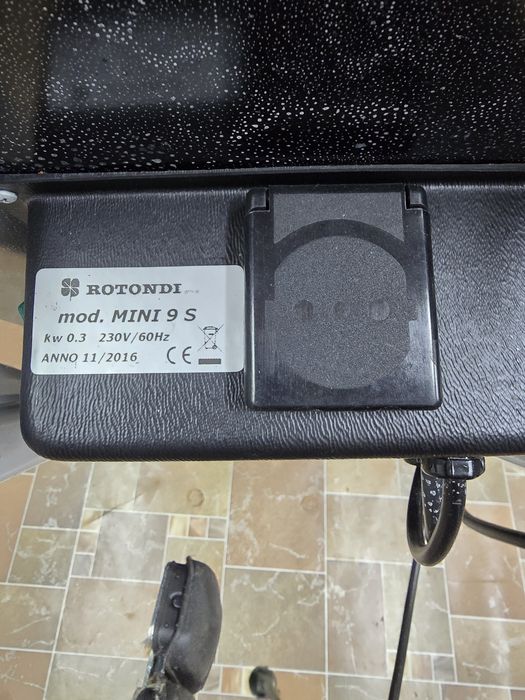 Masa de calcat cu ventilare profesionala