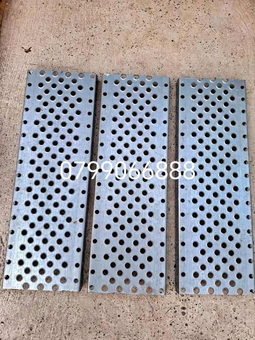 Trepte zincate de scări