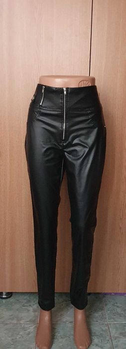 Pantaloni piele comozi