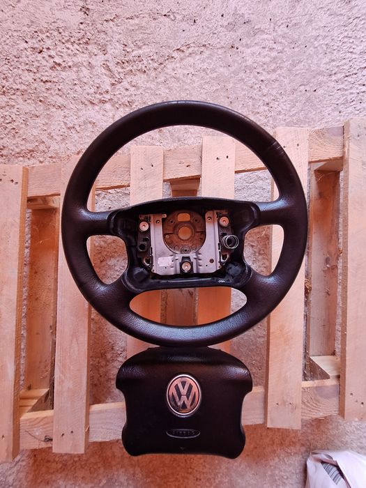 Vand volan Golf sau Passat