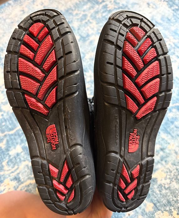 Утеплённые непромокаемые женские сапоги The North Face, 39 размер