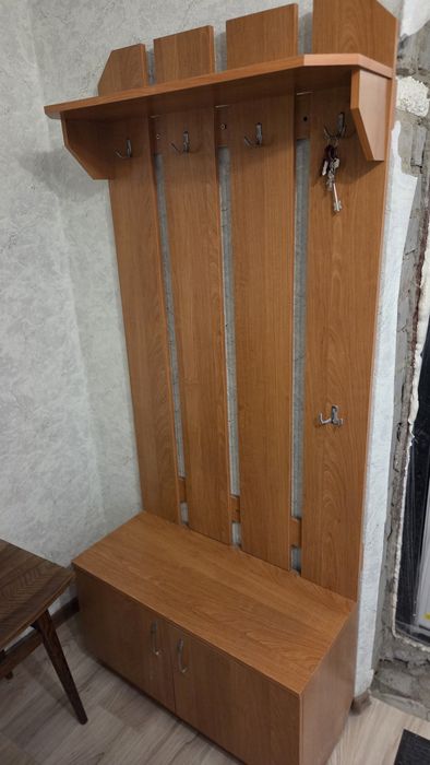 Вешалка для вещей с обувницей
