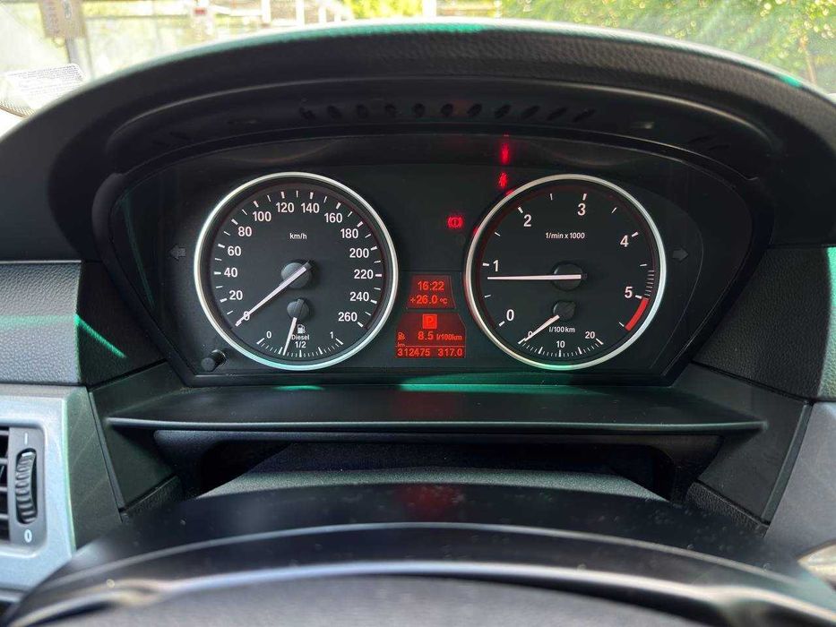 Aвтомобил BMW e61 2.0d