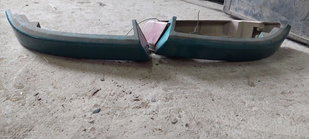 Ресница  задний  на мазду 323