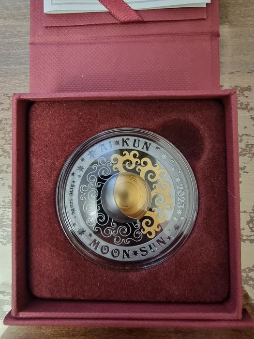 Монета серебрянная, блистерыы