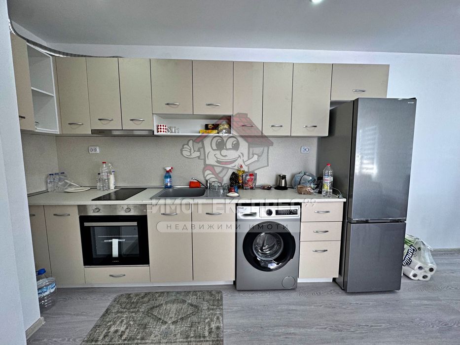 Обзаведен тристаен апартамент, нов, панорамна гледка, кв.Баба Тонка