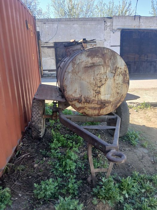 Продам Прицеп бочку 900 литров.
